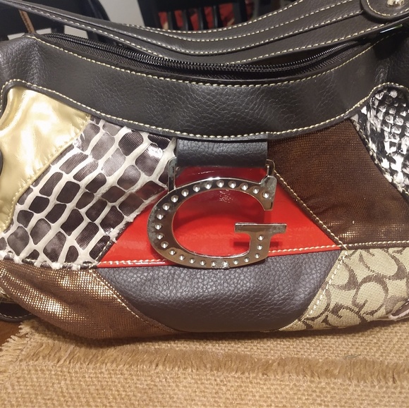 Guess Purses Poshmark NAR Media Kit